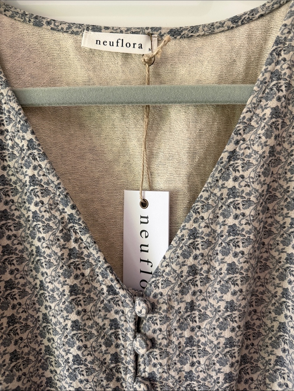 Neuflora Williamsburg Dress - Picture 2 of 4
